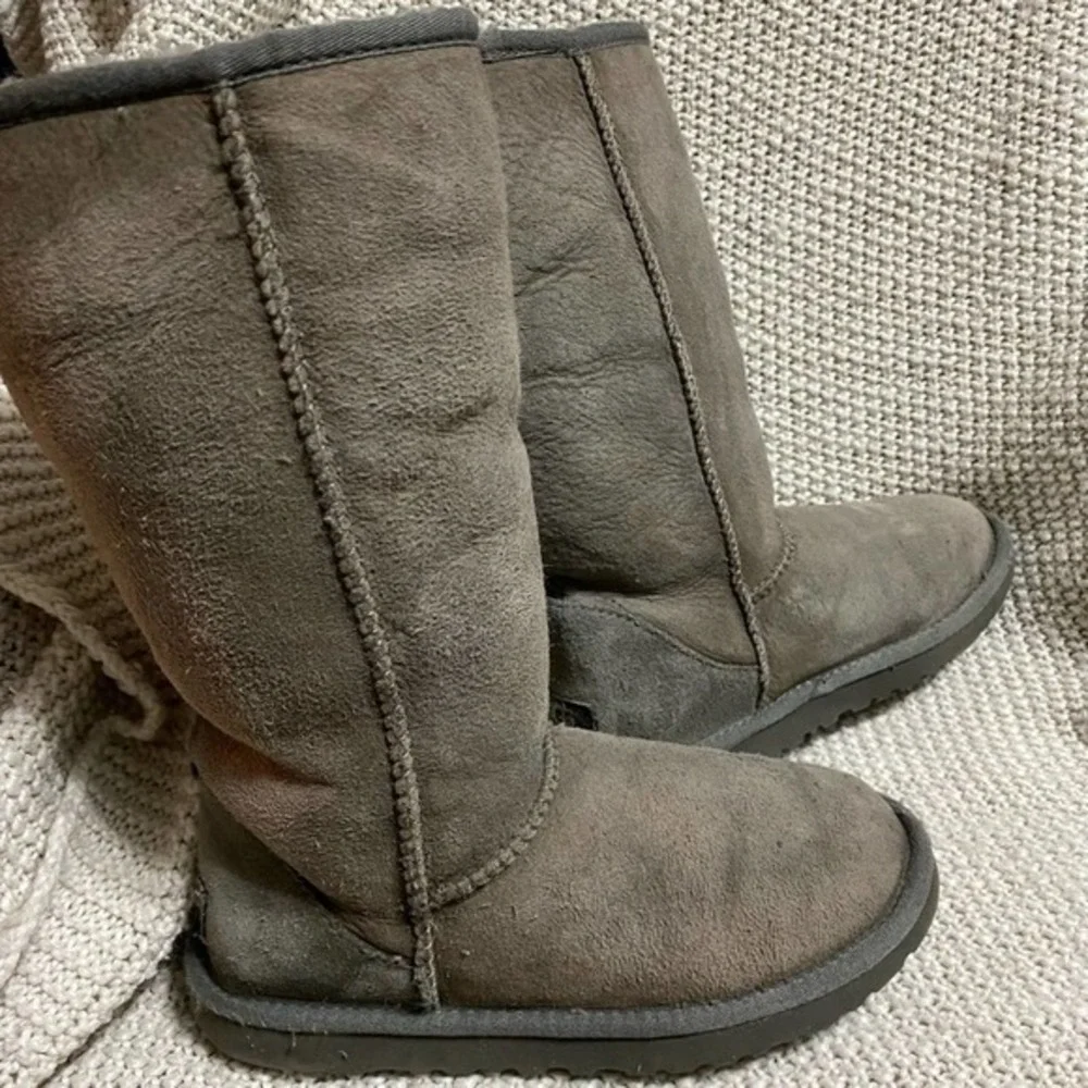 UGG taupe greyish